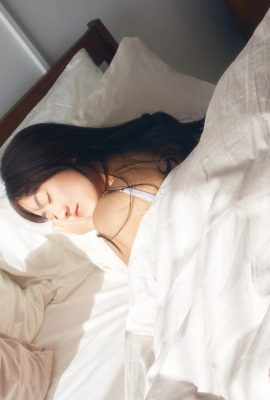 (도요다 하루나) 둥글고 탄탄하며 풍만한 가슴에 마음을 달래주는 부드러운 하얀 가슴이 넘쳐 (40P)